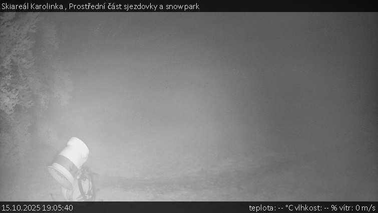Skiareál Karolinka - Prostřední část sjezdovky a snowpark - 15.10.2025 v 19:05 Skiareál Karolinka - Prostřední část sjezdovky a snowpark - 15.10.2025 v 19:05