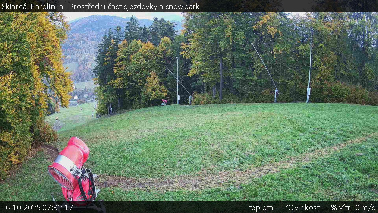 Skiareál Karolinka - Prostřední část sjezdovky a snowpark - 16.10.2025 v 07:32 Skiareál Karolinka - Prostřední část sjezdovky a snowpark - 16.10.2025 v 07:32