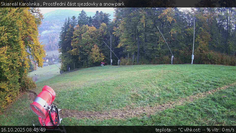 Skiareál Karolinka - Prostřední část sjezdovky a snowpark - 16.10.2025 v 08:45 Skiareál Karolinka - Prostřední část sjezdovky a snowpark - 16.10.2025 v 08:45
