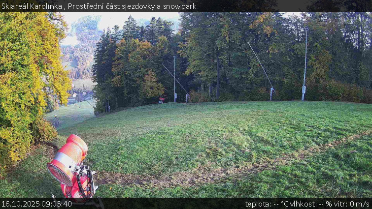 Skiareál Karolinka - Prostřední část sjezdovky a snowpark - 16.10.2025 v 09:05 Skiareál Karolinka - Prostřední část sjezdovky a snowpark - 16.10.2025 v 09:05