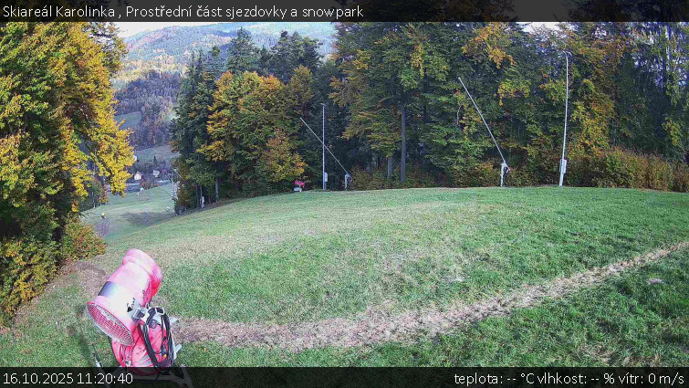 Skiareál Karolinka - Prostřední část sjezdovky a snowpark - 16.10.2025 v 11:20 Skiareál Karolinka - Prostřední část sjezdovky a snowpark - 16.10.2025 v 11:20