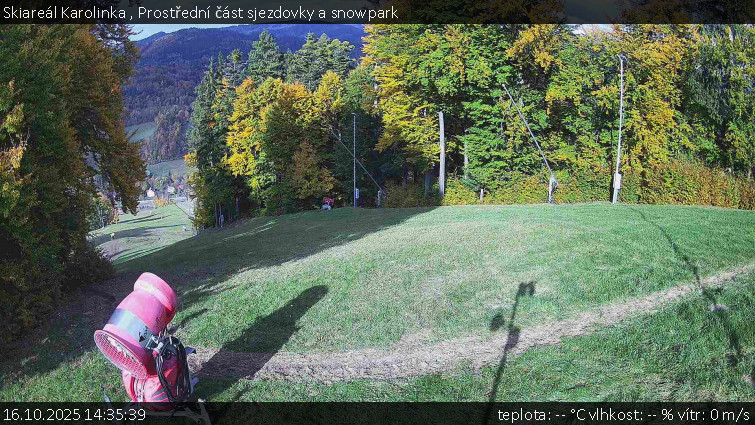 Skiareál Karolinka - Prostřední část sjezdovky a snowpark - 16.10.2025 v 14:35 Skiareál Karolinka - Prostřední část sjezdovky a snowpark - 16.10.2025 v 14:35