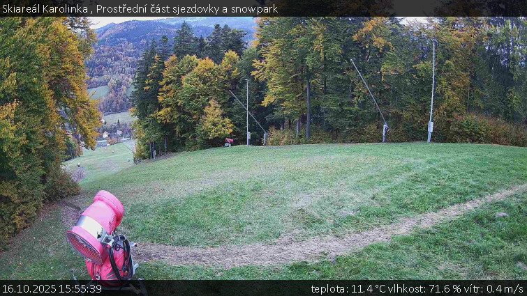 Skiareál Karolinka - Prostřední část sjezdovky a snowpark - 16.10.2025 v 15:55 Skiareál Karolinka - Prostřední část sjezdovky a snowpark - 16.10.2025 v 15:55