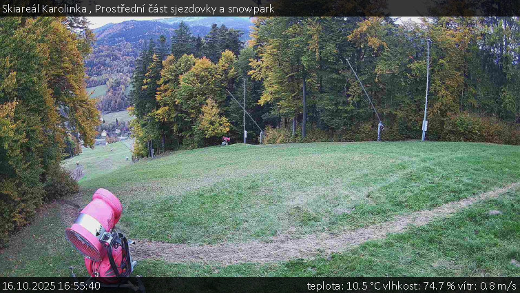 Skiareál Karolinka - Prostřední část sjezdovky a snowpark - 16.10.2025 v 16:55 Skiareál Karolinka - Prostřední část sjezdovky a snowpark - 16.10.2025 v 16:55
