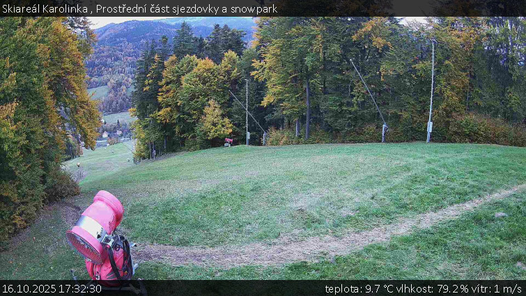 Skiareál Karolinka - Prostřední část sjezdovky a snowpark - 16.10.2025 v 17:32 Skiareál Karolinka - Prostřední část sjezdovky a snowpark - 16.10.2025 v 17:32