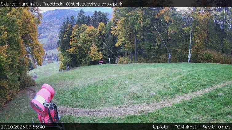 Skiareál Karolinka - Prostřední část sjezdovky a snowpark - 17.10.2025 v 07:55 Skiareál Karolinka - Prostřední část sjezdovky a snowpark - 17.10.2025 v 07:55