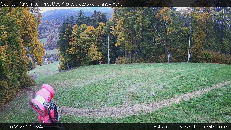 Skiareál Karolinka - Prostřední část sjezdovky a snowpark - 17.10.2025 v 10:15 Skiareál Karolinka - Prostřední část sjezdovky a snowpark - 17.10.2025 v 10:15
