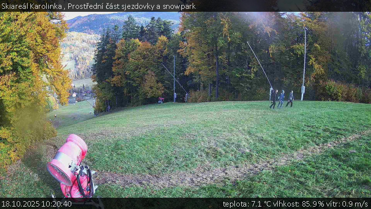 Skiareál Karolinka - Prostřední část sjezdovky a snowpark - 18.10.2025 v 10:20 Skiareál Karolinka - Prostřední část sjezdovky a snowpark - 18.10.2025 v 10:20