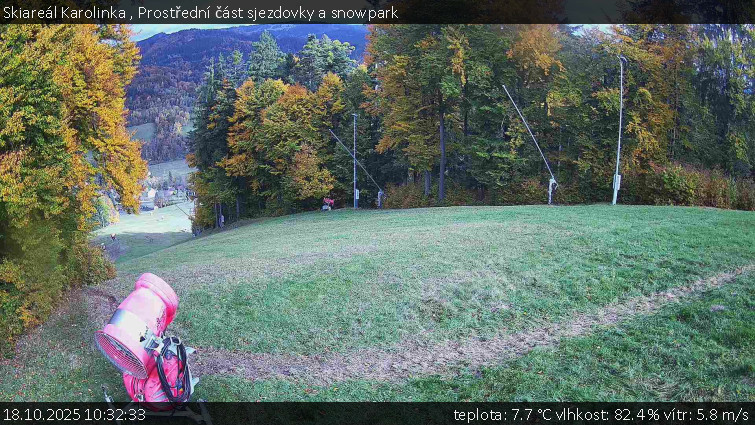 Skiareál Karolinka - Prostřední část sjezdovky a snowpark - 18.10.2025 v 10:32 Skiareál Karolinka - Prostřední část sjezdovky a snowpark - 18.10.2025 v 10:32