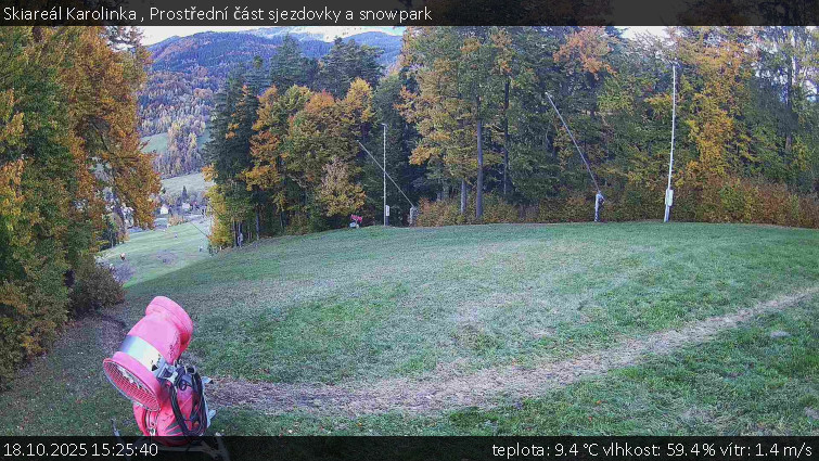 Skiareál Karolinka - Prostřední část sjezdovky a snowpark - 18.10.2025 v 15:25 Skiareál Karolinka - Prostřední část sjezdovky a snowpark - 18.10.2025 v 15:25