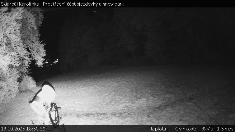 Skiareál Karolinka - Prostřední část sjezdovky a snowpark - 18.10.2025 v 18:50 Skiareál Karolinka - Prostřední část sjezdovky a snowpark - 18.10.2025 v 18:50