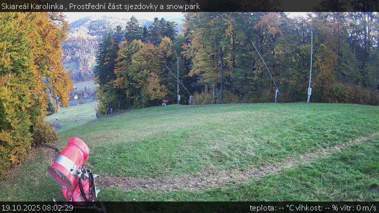 Skiareál Karolinka - Prostřední část sjezdovky a snowpark - 19.10.2025 v 08:02 Skiareál Karolinka - Prostřední část sjezdovky a snowpark - 19.10.2025 v 08:02