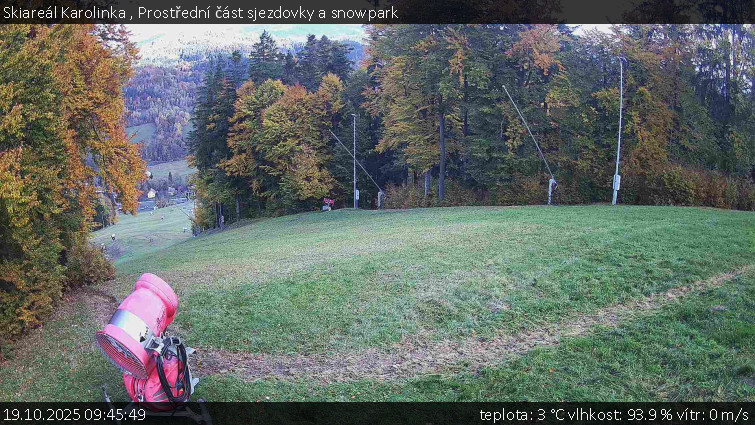Skiareál Karolinka - Prostřední část sjezdovky a snowpark - 19.10.2025 v 09:45 Skiareál Karolinka - Prostřední část sjezdovky a snowpark - 19.10.2025 v 09:45