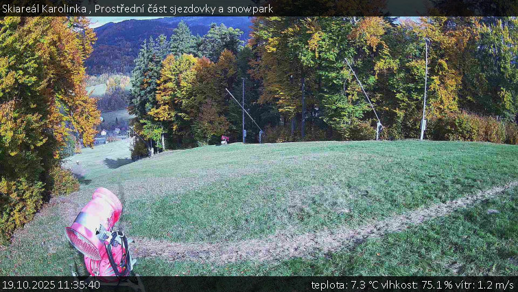 Skiareál Karolinka - Prostřední část sjezdovky a snowpark - 19.10.2025 v 11:35 Skiareál Karolinka - Prostřední část sjezdovky a snowpark - 19.10.2025 v 11:35