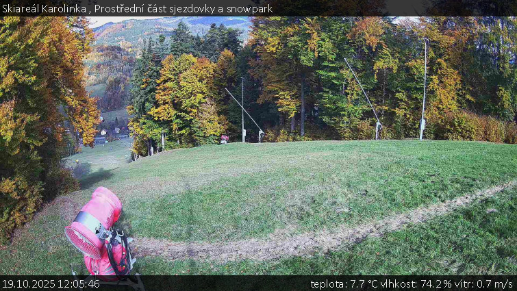 Skiareál Karolinka - Prostřední část sjezdovky a snowpark - 19.10.2025 v 12:05 Skiareál Karolinka - Prostřední část sjezdovky a snowpark - 19.10.2025 v 12:05