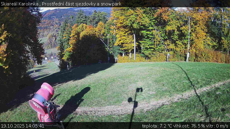 Skiareál Karolinka - Prostřední část sjezdovky a snowpark - 19.10.2025 v 14:05 Skiareál Karolinka - Prostřední část sjezdovky a snowpark - 19.10.2025 v 14:05