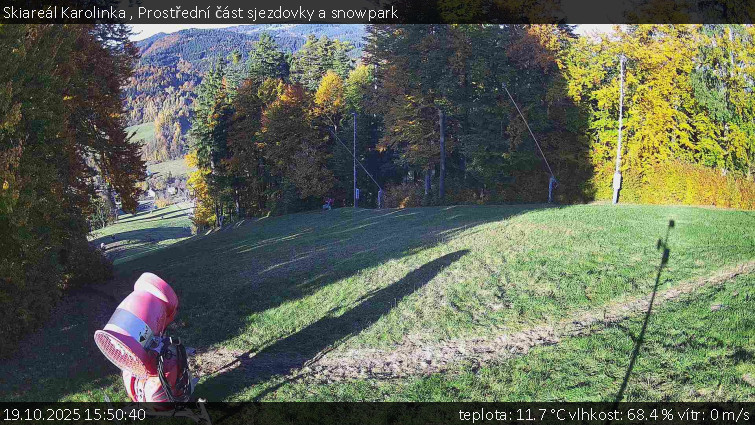 Skiareál Karolinka - Prostřední část sjezdovky a snowpark - 19.10.2025 v 15:50 Skiareál Karolinka - Prostřední část sjezdovky a snowpark - 19.10.2025 v 15:50