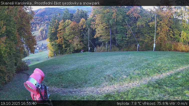 Skiareál Karolinka - Prostřední část sjezdovky a snowpark - 19.10.2025 v 16:55 Skiareál Karolinka - Prostřední část sjezdovky a snowpark - 19.10.2025 v 16:55