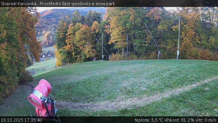 Skiareál Karolinka - Prostřední část sjezdovky a snowpark - 19.10.2025 v 17:35 Skiareál Karolinka - Prostřední část sjezdovky a snowpark - 19.10.2025 v 17:35