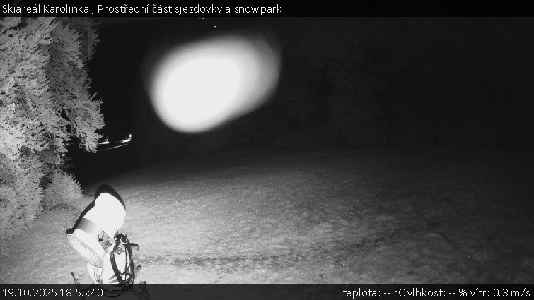 Skiareál Karolinka - Prostřední část sjezdovky a snowpark - 19.10.2025 v 18:55 Skiareál Karolinka - Prostřední část sjezdovky a snowpark - 19.10.2025 v 18:55