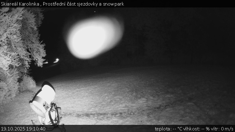 Skiareál Karolinka - Prostřední část sjezdovky a snowpark - 19.10.2025 v 19:10 Skiareál Karolinka - Prostřední část sjezdovky a snowpark - 19.10.2025 v 19:10