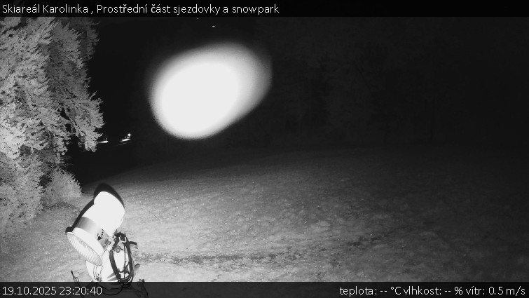 Skiareál Karolinka - Prostřední část sjezdovky a snowpark - 19.10.2025 v 23:20 Skiareál Karolinka - Prostřední část sjezdovky a snowpark - 19.10.2025 v 23:20