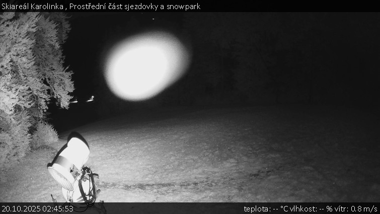 Skiareál Karolinka - Prostřední část sjezdovky a snowpark - 20.10.2025 v 02:45 Skiareál Karolinka - Prostřední část sjezdovky a snowpark - 20.10.2025 v 02:45