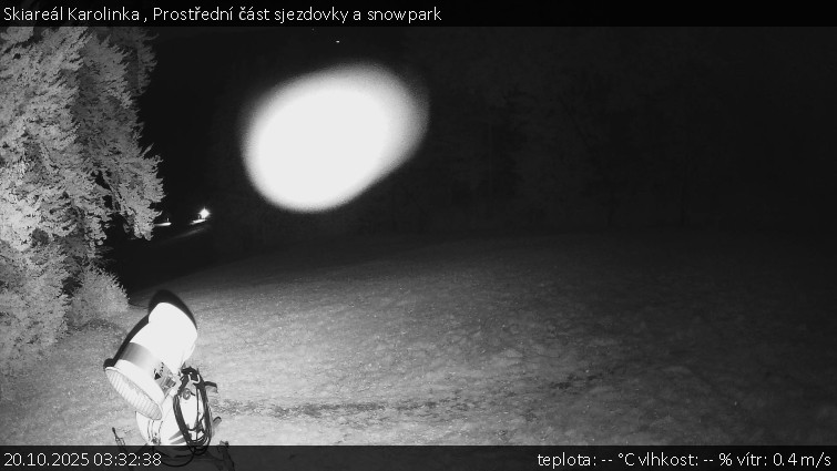 Skiareál Karolinka - Prostřední část sjezdovky a snowpark - 20.10.2025 v 03:32 Skiareál Karolinka - Prostřední část sjezdovky a snowpark - 20.10.2025 v 03:32