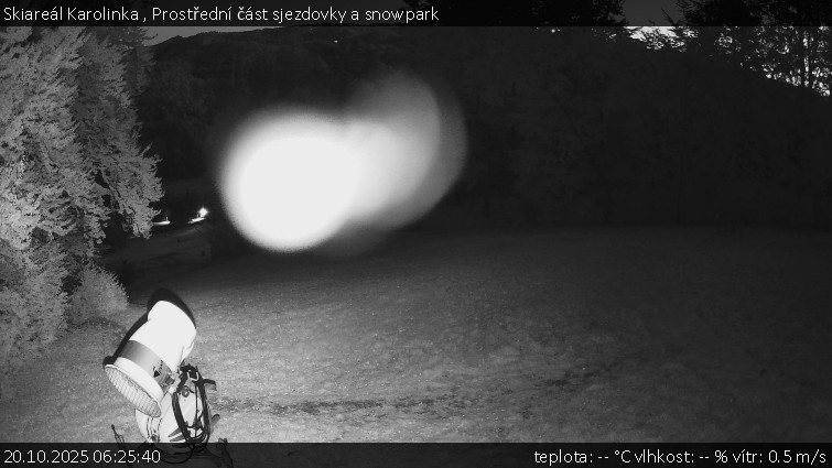 Skiareál Karolinka - Prostřední část sjezdovky a snowpark - 20.10.2025 v 06:25 Skiareál Karolinka - Prostřední část sjezdovky a snowpark - 20.10.2025 v 06:25