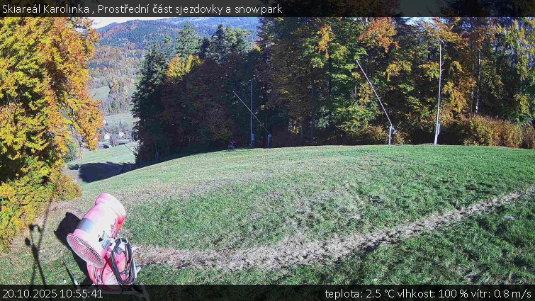 Skiareál Karolinka - Prostřední část sjezdovky a snowpark - 20.10.2025 v 10:55 Skiareál Karolinka - Prostřední část sjezdovky a snowpark - 20.10.2025 v 10:55