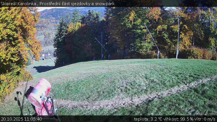 Skiareál Karolinka - Prostřední část sjezdovky a snowpark - 20.10.2025 v 11:05 Skiareál Karolinka - Prostřední část sjezdovky a snowpark - 20.10.2025 v 11:05
