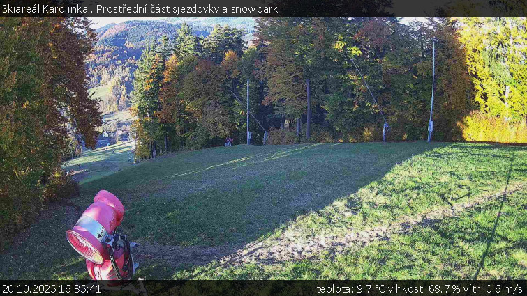 Skiareál Karolinka - Prostřední část sjezdovky a snowpark - 20.10.2025 v 16:35 Skiareál Karolinka - Prostřední část sjezdovky a snowpark - 20.10.2025 v 16:35