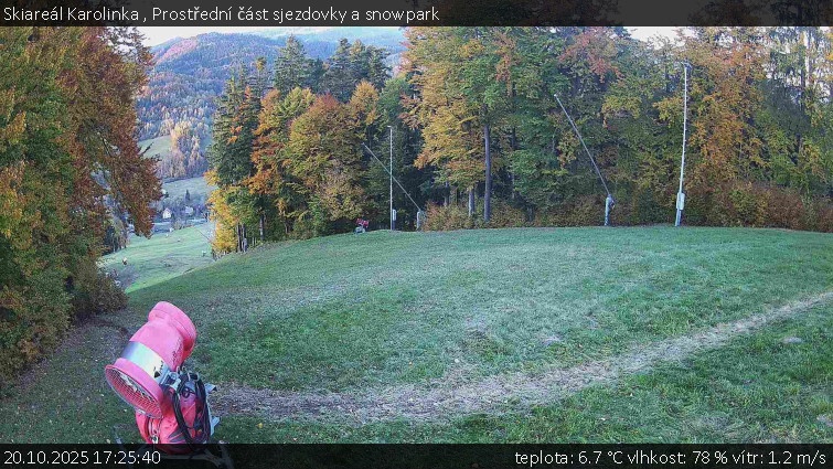 Skiareál Karolinka - Prostřední část sjezdovky a snowpark - 20.10.2025 v 17:25 Skiareál Karolinka - Prostřední část sjezdovky a snowpark - 20.10.2025 v 17:25