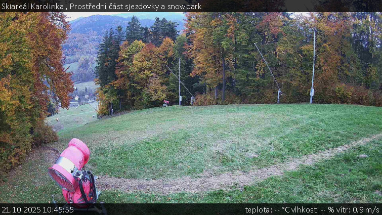 Skiareál Karolinka - Prostřední část sjezdovky a snowpark - 21.10.2025 v 10:45 Skiareál Karolinka - Prostřední část sjezdovky a snowpark - 21.10.2025 v 10:45