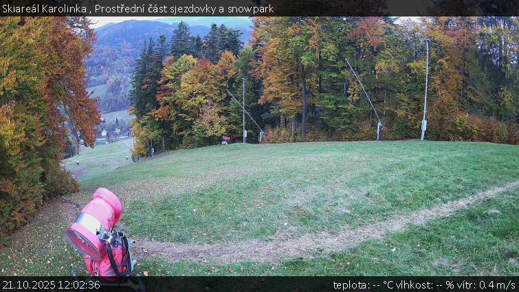 Skiareál Karolinka - Prostřední část sjezdovky a snowpark - 21.10.2025 v 12:02 Skiareál Karolinka - Prostřední část sjezdovky a snowpark - 21.10.2025 v 12:02