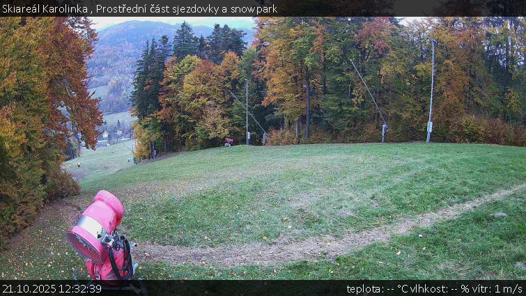 Skiareál Karolinka - Prostřední část sjezdovky a snowpark - 21.10.2025 v 12:32 Skiareál Karolinka - Prostřední část sjezdovky a snowpark - 21.10.2025 v 12:32