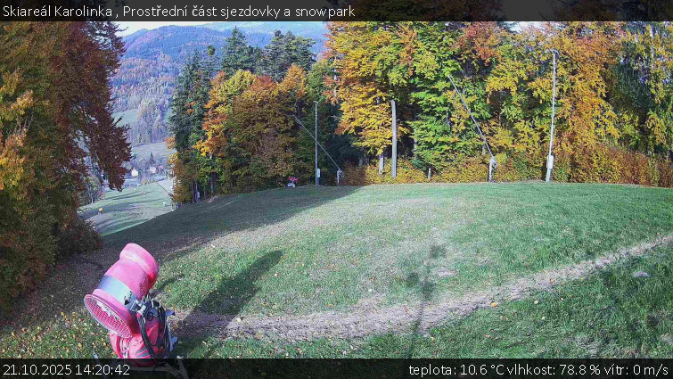 Skiareál Karolinka - Prostřední část sjezdovky a snowpark - 21.10.2025 v 14:20 Skiareál Karolinka - Prostřední část sjezdovky a snowpark - 21.10.2025 v 14:20