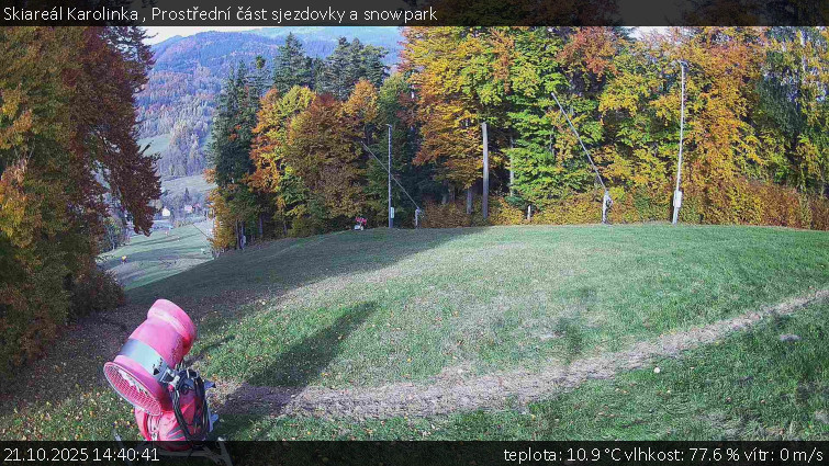 Skiareál Karolinka - Prostřední část sjezdovky a snowpark - 21.10.2025 v 14:40 Skiareál Karolinka - Prostřední část sjezdovky a snowpark - 21.10.2025 v 14:40