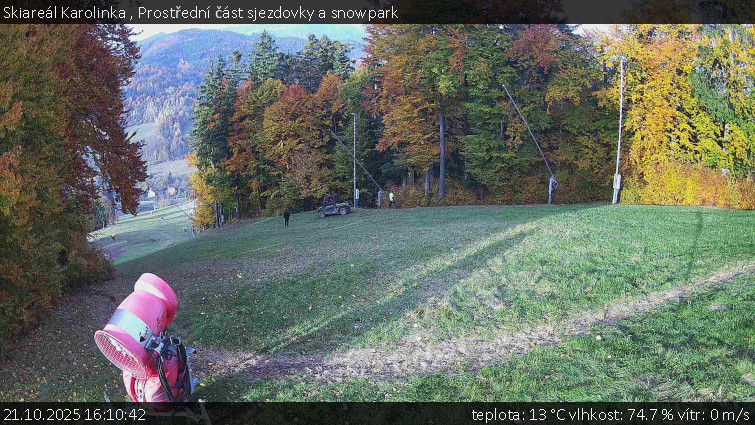 Skiareál Karolinka - Prostřední část sjezdovky a snowpark - 21.10.2025 v 16:10 Skiareál Karolinka - Prostřední část sjezdovky a snowpark - 21.10.2025 v 16:10