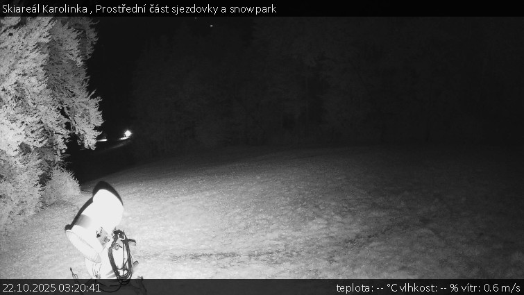 Skiareál Karolinka - Prostřední část sjezdovky a snowpark - 22.10.2025 v 03:20 Skiareál Karolinka - Prostřední část sjezdovky a snowpark - 22.10.2025 v 03:20