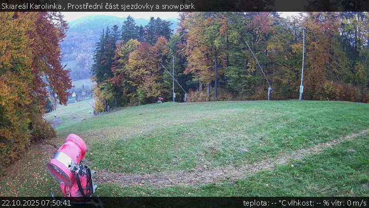 Skiareál Karolinka - Prostřední část sjezdovky a snowpark - 22.10.2025 v 07:50 Skiareál Karolinka - Prostřední část sjezdovky a snowpark - 22.10.2025 v 07:50