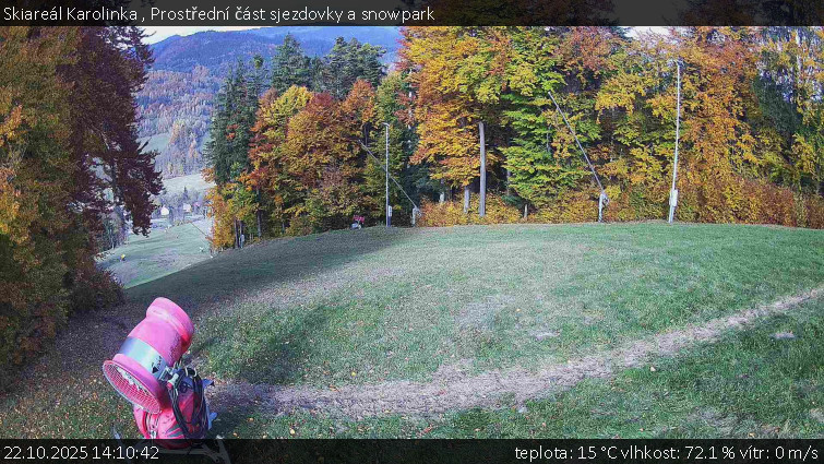 Skiareál Karolinka - Prostřední část sjezdovky a snowpark - 22.10.2025 v 14:10 Skiareál Karolinka - Prostřední část sjezdovky a snowpark - 22.10.2025 v 14:10