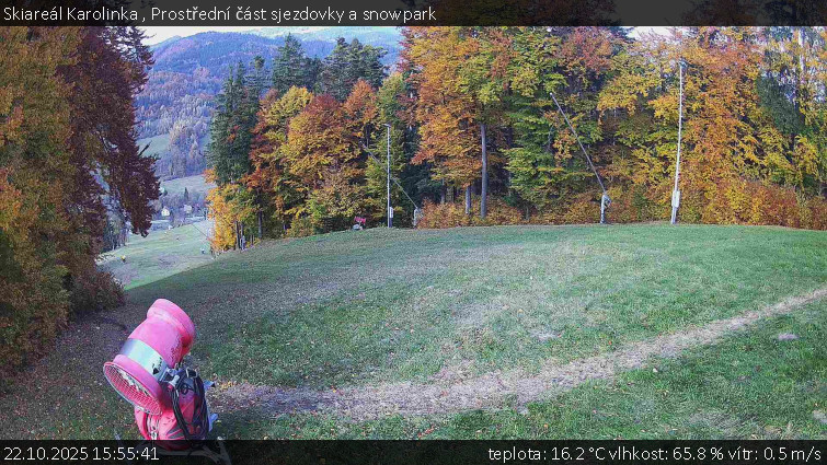 Skiareál Karolinka - Prostřední část sjezdovky a snowpark - 22.10.2025 v 15:55 Skiareál Karolinka - Prostřední část sjezdovky a snowpark - 22.10.2025 v 15:55