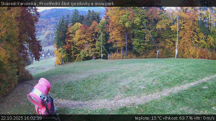 Skiareál Karolinka - Prostřední část sjezdovky a snowpark - 22.10.2025 v 16:02 Skiareál Karolinka - Prostřední část sjezdovky a snowpark - 22.10.2025 v 16:02