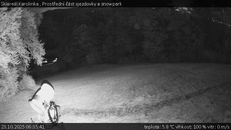 Skiareál Karolinka - Prostřední část sjezdovky a snowpark - 23.10.2025 v 06:35 Skiareál Karolinka - Prostřední část sjezdovky a snowpark - 23.10.2025 v 06:35
