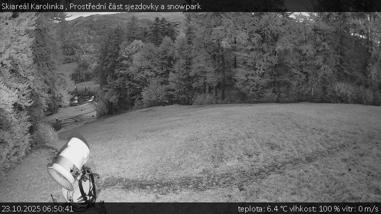 Skiareál Karolinka - Prostřední část sjezdovky a snowpark - 23.10.2025 v 06:50 Skiareál Karolinka - Prostřední část sjezdovky a snowpark - 23.10.2025 v 06:50