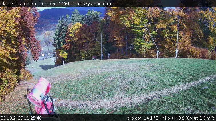 Skiareál Karolinka - Prostřední část sjezdovky a snowpark - 23.10.2025 v 11:25 Skiareál Karolinka - Prostřední část sjezdovky a snowpark - 23.10.2025 v 11:25