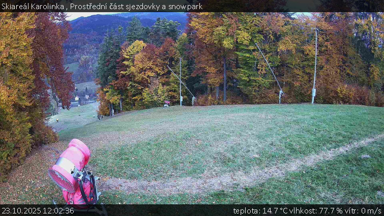 Skiareál Karolinka - Prostřední část sjezdovky a snowpark - 23.10.2025 v 12:02 Skiareál Karolinka - Prostřední část sjezdovky a snowpark - 23.10.2025 v 12:02