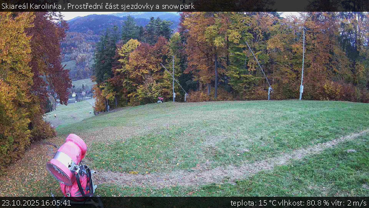 Skiareál Karolinka - Prostřední část sjezdovky a snowpark - 23.10.2025 v 16:05 Skiareál Karolinka - Prostřední část sjezdovky a snowpark - 23.10.2025 v 16:05