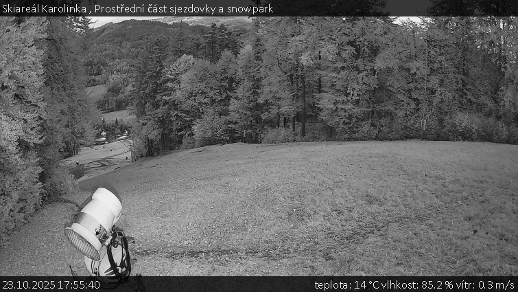 Skiareál Karolinka - Prostřední část sjezdovky a snowpark - 23.10.2025 v 17:55 Skiareál Karolinka - Prostřední část sjezdovky a snowpark - 23.10.2025 v 17:55